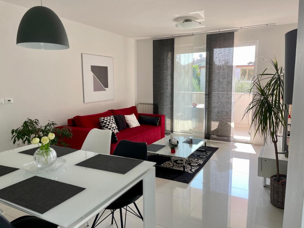 Apartments Bloom Near The Beach Porec Exterior photo