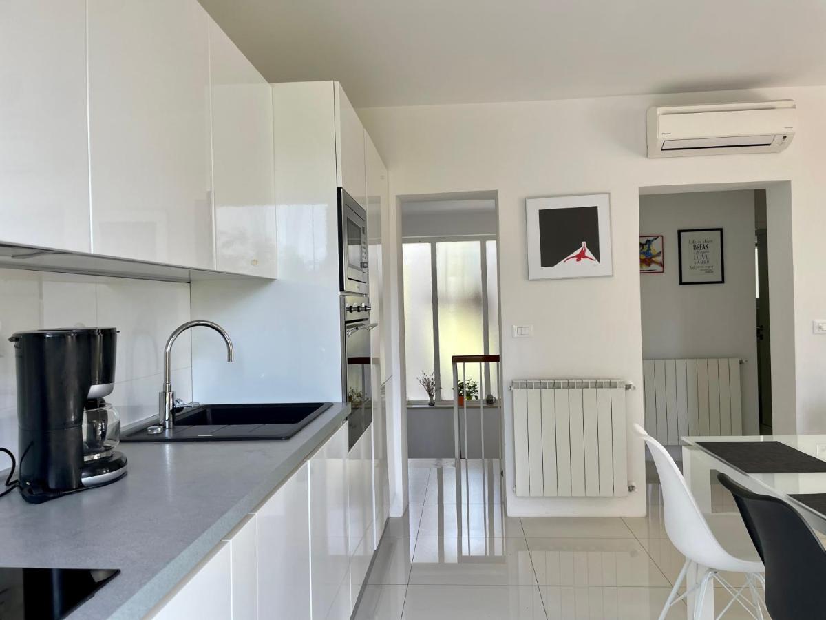 Apartments Bloom Near The Beach Porec Exterior photo